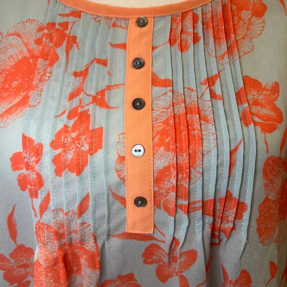 Chloe K Women's Sheer Floral Top Size M - Picture 4 of 4